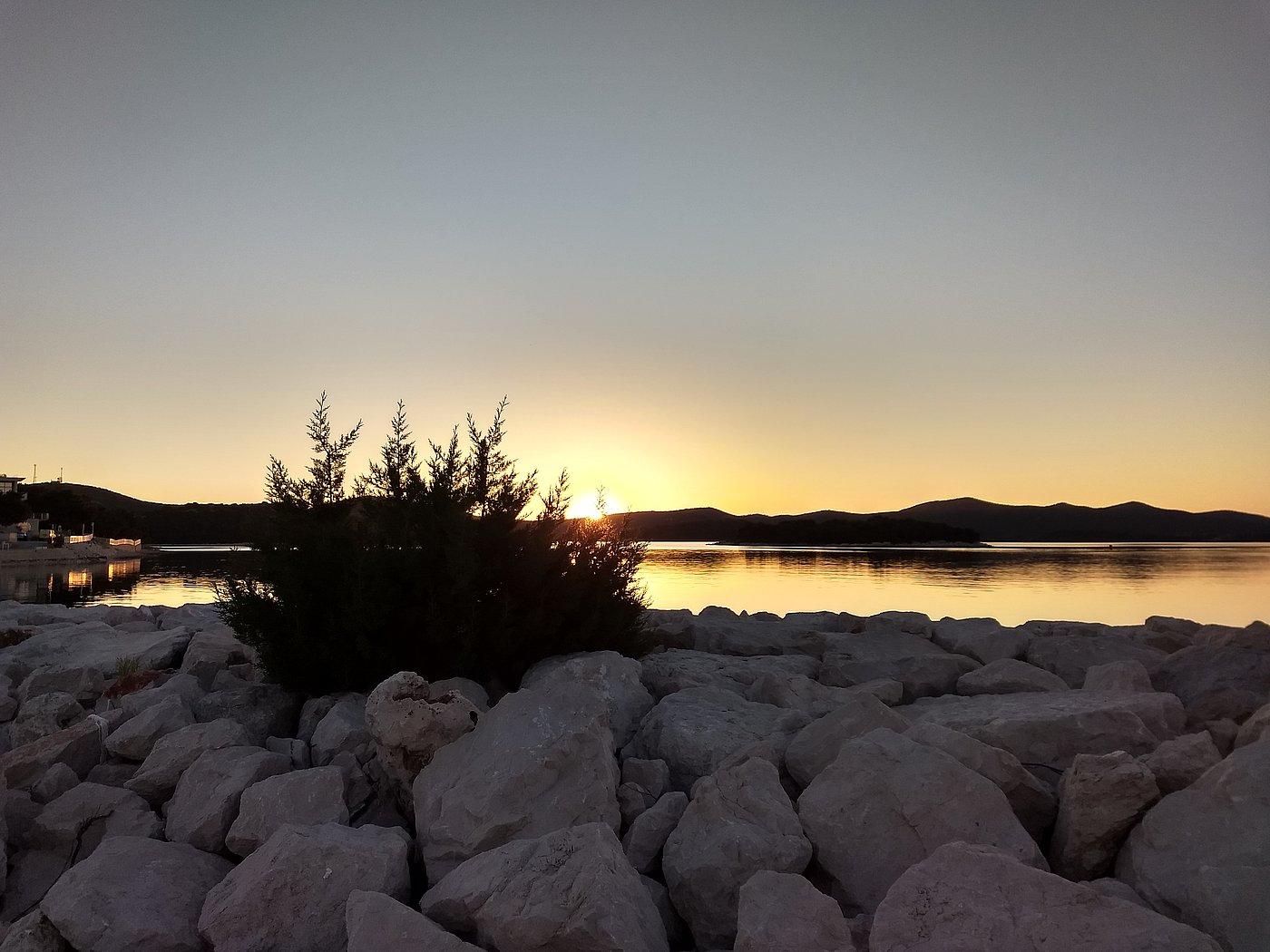 Sonnenaufgang in der Marina Jezera auf Murter